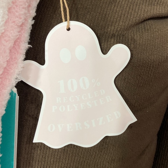 Cupcakes & Cashmere Oversized GHOST Print Throw - Picture 4 of 6